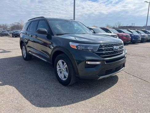 Certified 2024 Ford Explorer XLT w/ Equipment Group 202A image 3
