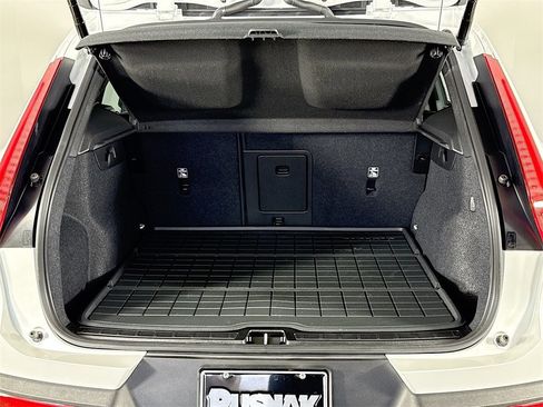 Certified 2026 Volvo XC40 B5 Plus w/ Protection Package Premier image 27