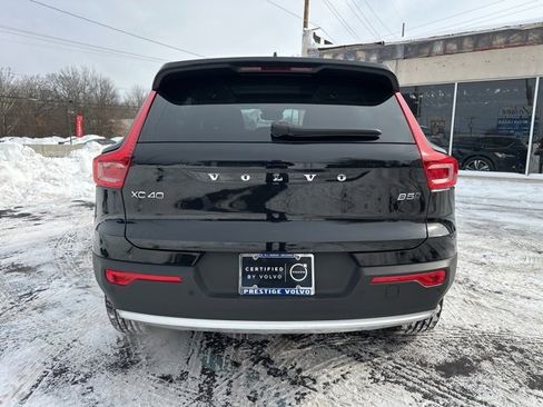 Certified 2025 Volvo XC40 B5 Core image 7