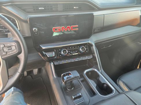 Used 2023 GMC Sierra 1500 Denali AWD/4WD image 9