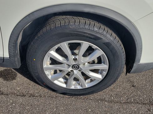 Used 2019 Nissan Rogue SV image 40