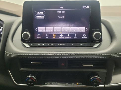 Used 2023 Nissan Rogue SV FWD image 25