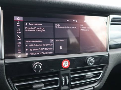 Certified 2024 Porsche Macan image 18