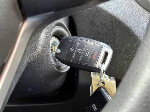 Used 2017 Kia Sorento LX image 32