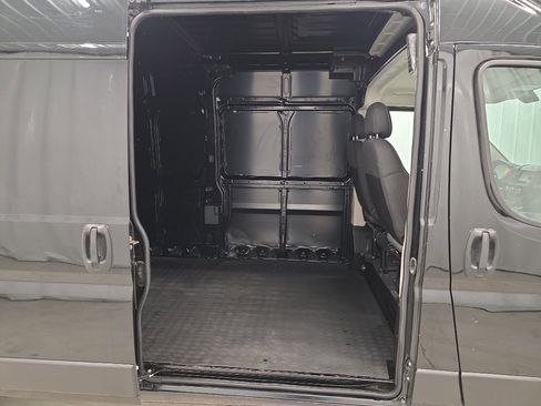 Used 2021 RAM ProMaster 2500 w/ Convenience Group image 7