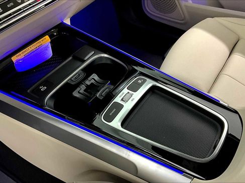 New 2025 Mercedes-Benz GLB 250 image 7