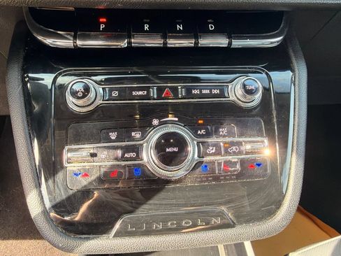 Used 2022 Lincoln Corsair AWD w/ Equipment Group 101A image 18