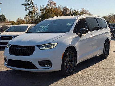 New 2026 Chrysler Pacifica Select image 4
