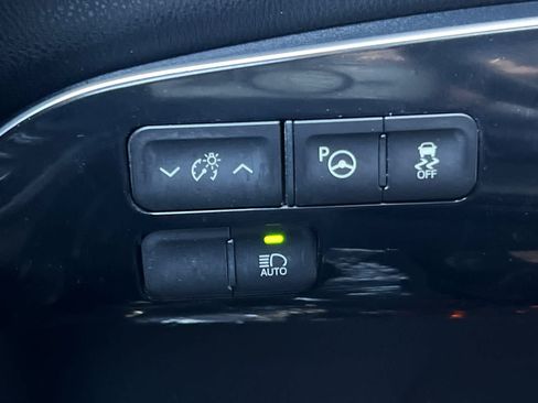 Used 2017 Toyota Prius Three FWD image 31