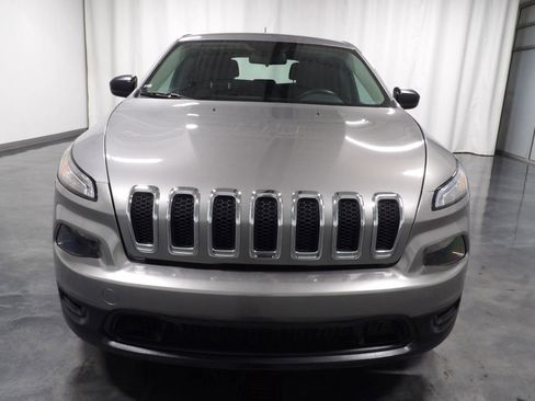 Used 2015 Jeep Cherokee Sport image 3