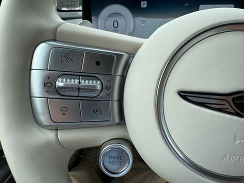 Used 2024 Genesis GV60 Advanced image 22