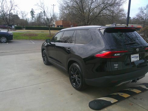 Used 2024 Toyota Grand Highlander Limited image 9