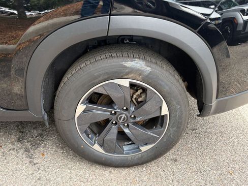 Used 2025 Nissan Rogue SV FWD image 31