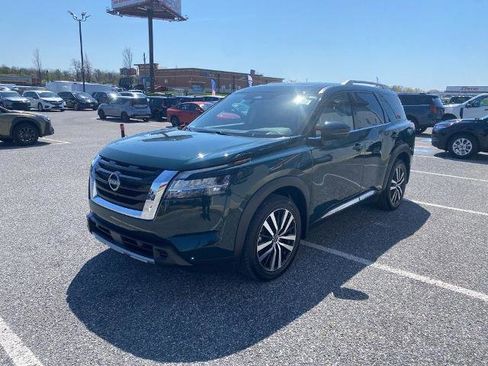 Used 2024 Nissan Pathfinder Platinum w/ Cargo Package AWD/4WD image 5