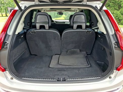 Used 2023 Volvo XC90 B5 Plus AWD/4WD image 30