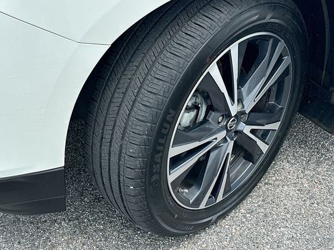Used 2018 Nissan Pathfinder Platinum FWD image 25