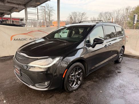 Used 2020 Chrysler Pacifica Limited w/ Advanced Safetytec Group image 8