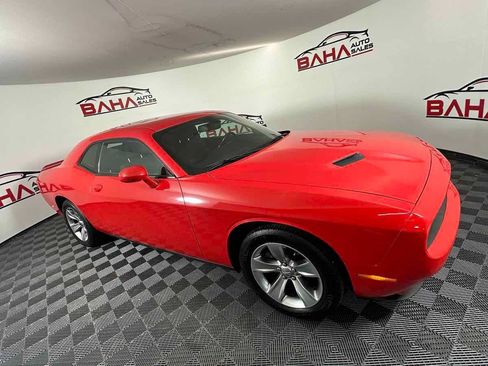Used 2020 Dodge Challenger SXT RWD image 10