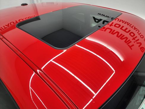 Used 2010 Dodge Challenger R/T RWD image 4