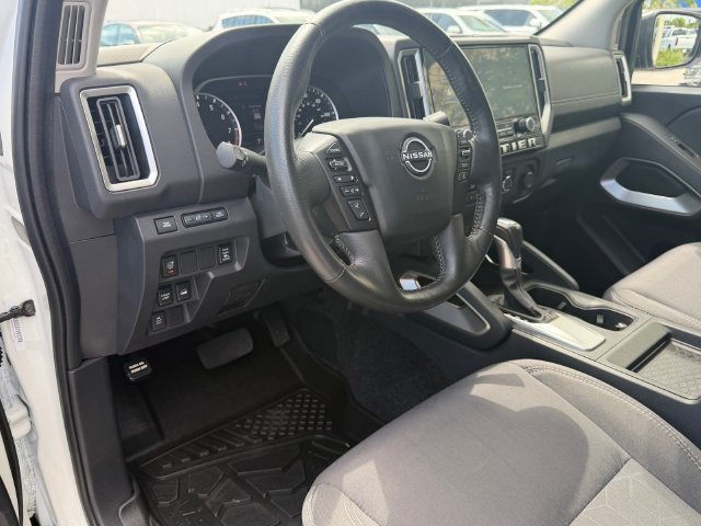 Used 2025 Nissan Frontier SV w/ SV Convenience Package AWD/4WD image 3