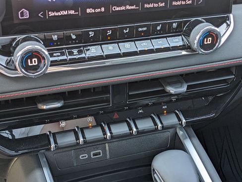 New 2025 Chevrolet Colorado Z71 w/ Technology Package image 15