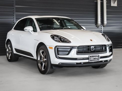 Certified 2024 Porsche Macan AWD/4WD image 7