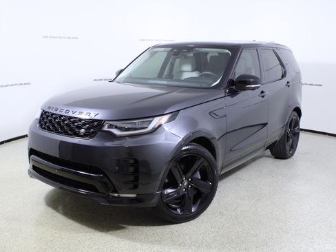 Used 2025 Land Rover Discovery Dynamic SE image 1