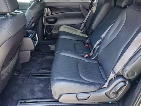 Certified 2025 Kia Carnival SX w/ SX Dark Edition Package FWD image 17