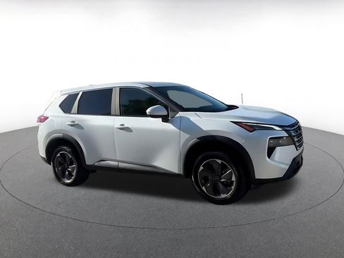 Used 2025 Nissan Rogue SV FWD image 2