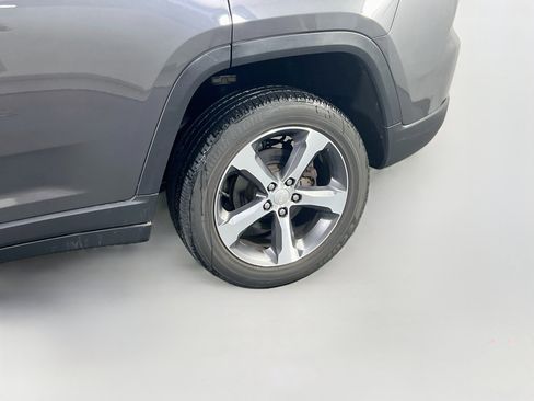 Used 2023 Jeep Grand Cherokee Limited AWD/4WD image 31