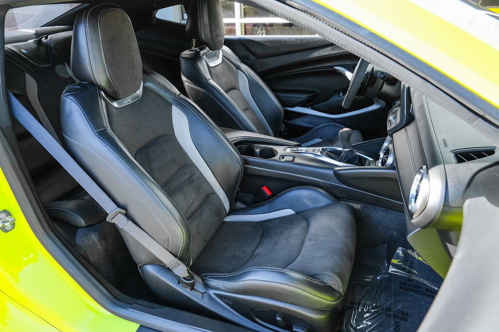 Used 2020 Chevrolet Camaro RWD image 29