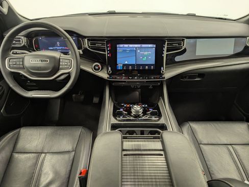 Used 2023 Jeep Wagoneer Series III w/ Preferred Equipment Group image 15