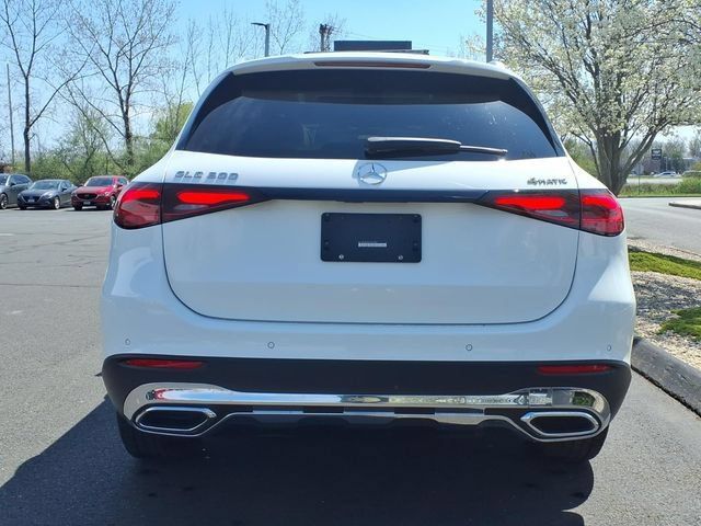 Used 2025 Mercedes-Benz GLC 300 4MATIC image 5
