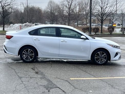 Used 2023 Kia Forte LXS image 9