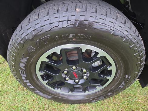 Certified 2025 Toyota Tacoma TRD Off-Road w/ TRD Off Road Upgrade Package AWD/4WD image 12