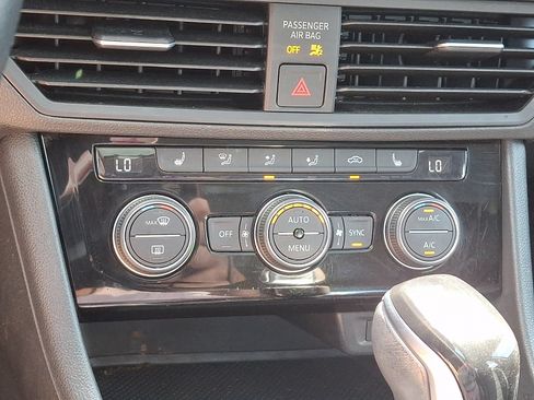 Certified 2023 Volkswagen Jetta SE w/ Panoramic Sunroof Package FWD image 16