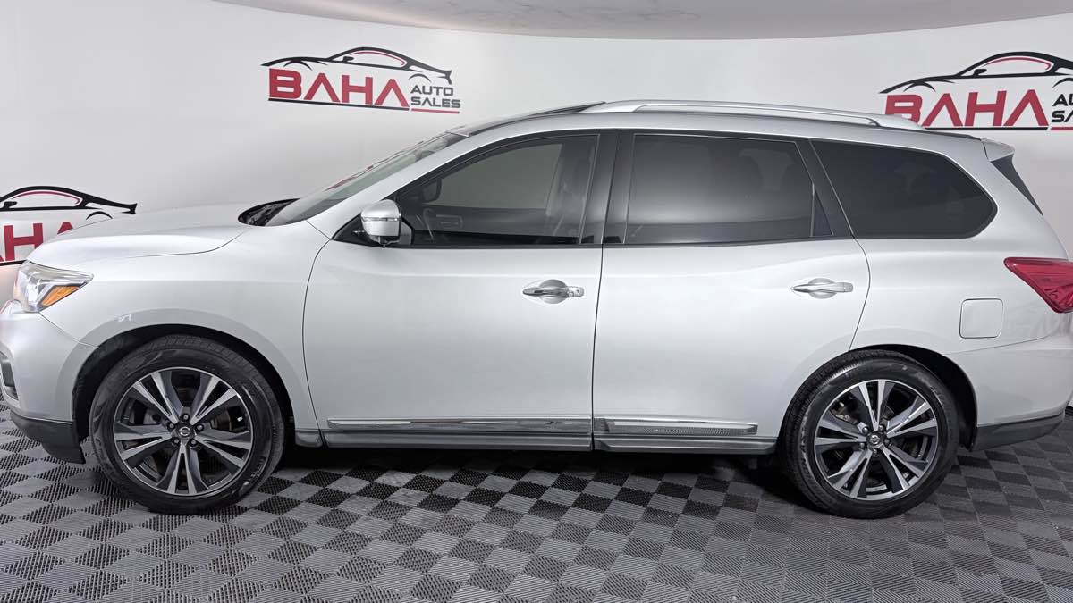 Used 2020 Nissan Pathfinder Platinum FWD image 4