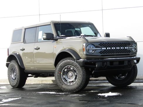 New 2025 Ford Bronco Badlands image 1