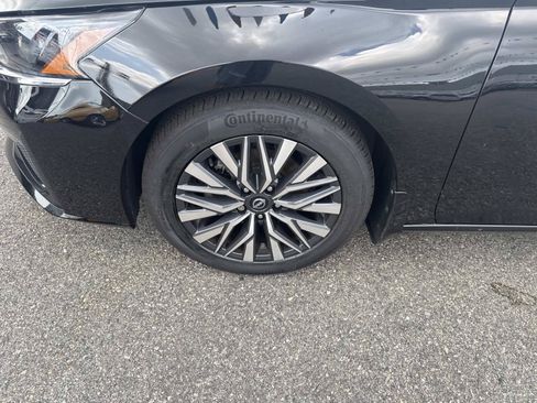 Used 2023 Nissan Altima 2.5 SV FWD image 12