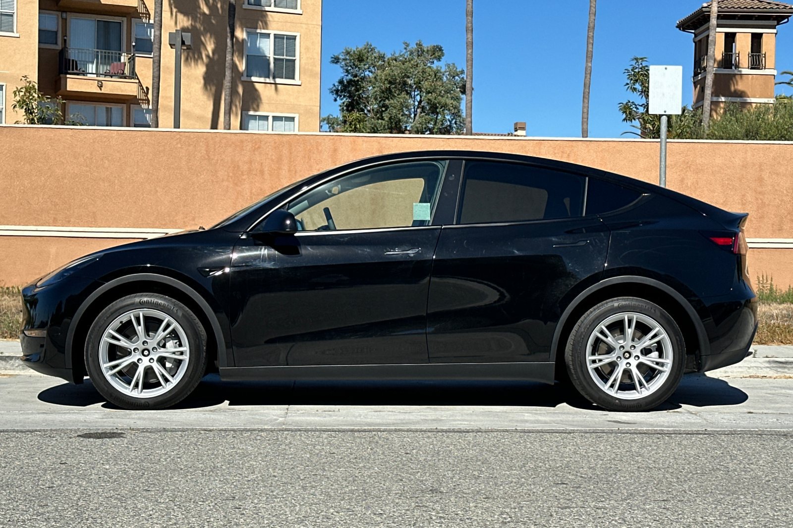 Used 2024 Tesla Model Y Long Range AWD/4WD image 7