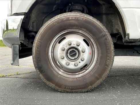 Used 2022 Ford F350 XLT image 3