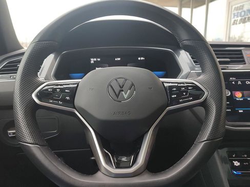 Used 2022 Volkswagen Tiguan SE R-Line image 14