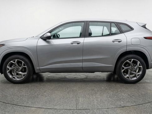 Used 2025 Chevrolet Trax LT FWD image 5