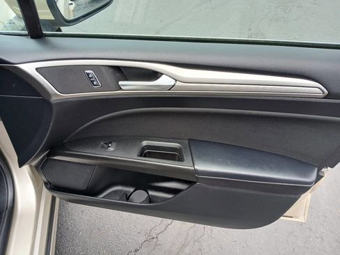 Used 2018 Ford Fusion SE w/ Fusion SE Technology Package image 15