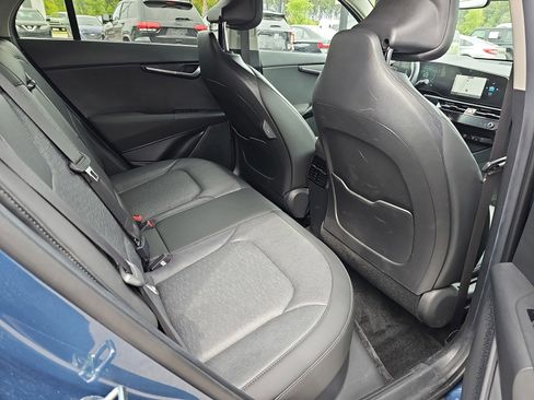 Used 2023 Kia Niro SX Touring FWD image 11