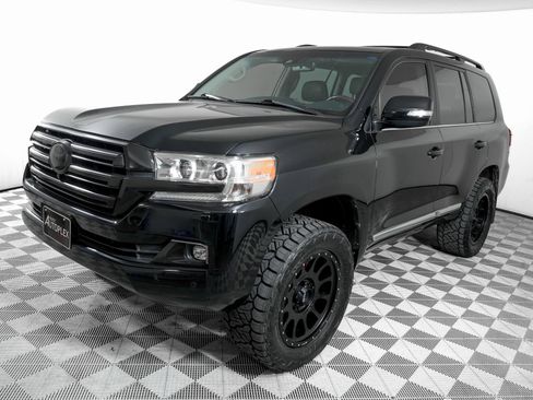 Used 2017 Toyota Land Cruiser image 8