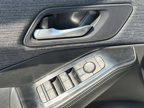 Used 2023 Nissan Rogue SV image 14