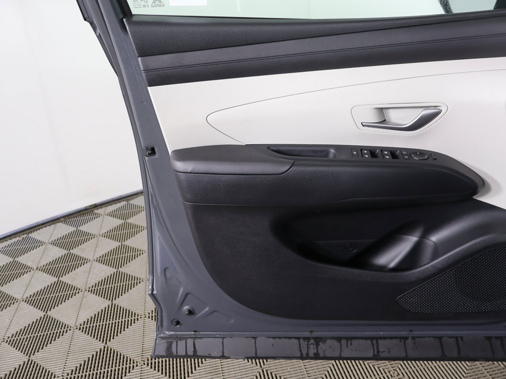 Certified 2025 Hyundai Tucson SE AWD/4WD image 18