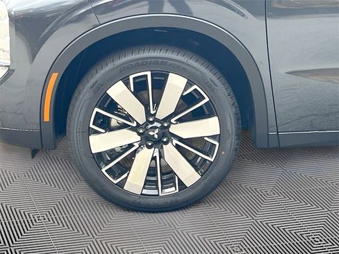 New 2025 Mitsubishi Outlander SE image 32