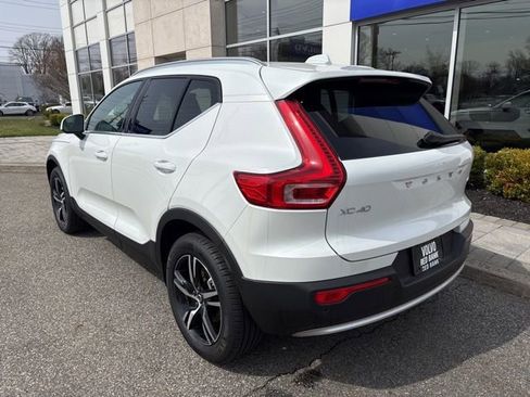 Used 2025 Volvo XC40 B5 Core AWD/4WD image 3